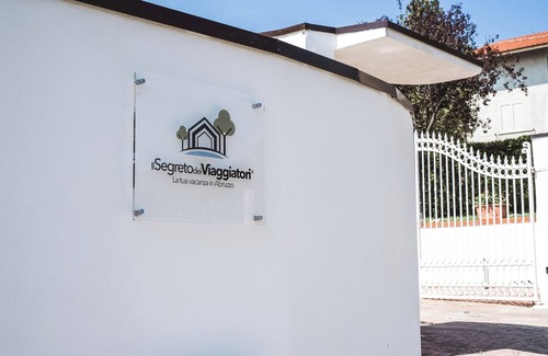 Ortona Apartment | Quiet 2 bedroom apartment in villa with pool and barbecue, 1km from the sea