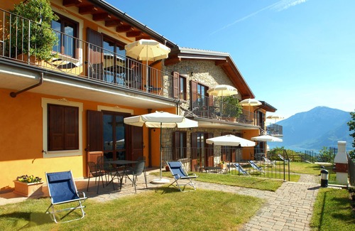 Tignale Apartment | Residence Garden: Three-room apartment with balcony and lake view