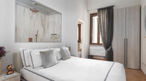 Rione XVI Ludovisi Apartment | RosaM Suite - Via Veneto 15 min walk from Spanish Steps Top Floor Luxury Apartment