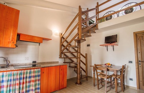 Collesanto Cottage | Rustic Cottage in Magione with Swimming Pool