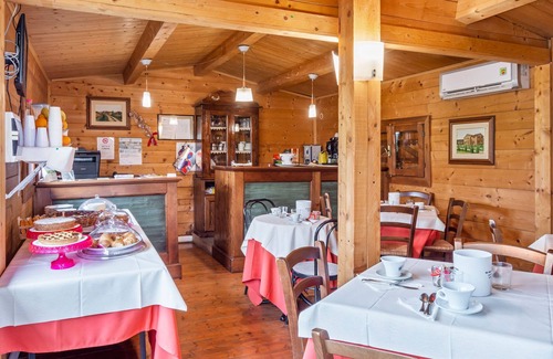Collesanto Cottage | Rustic Cottage in Magione with Swimming Pool