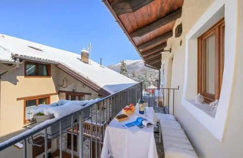 Oulx Apartment | San Marco Lodge Apt Mountain Retreat