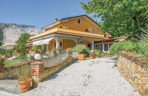 Carrara House | Stunning home in Codena