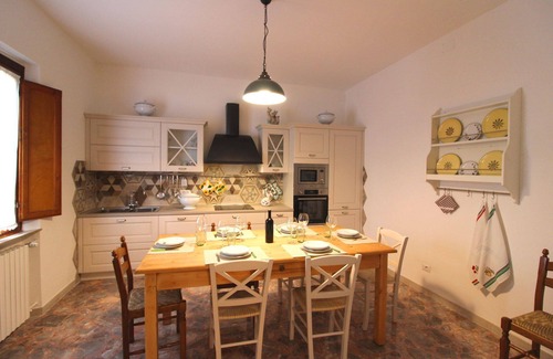 Le Piazze Villa | Stunning private villa with A/C, private pool, WIFI, TV, balcony and pets allowed, close to Cort.