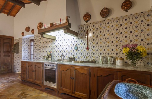 Gaiole in Chianti Villa | Stunning private villa for 12 people with WIFI, A/C, private pool and TV