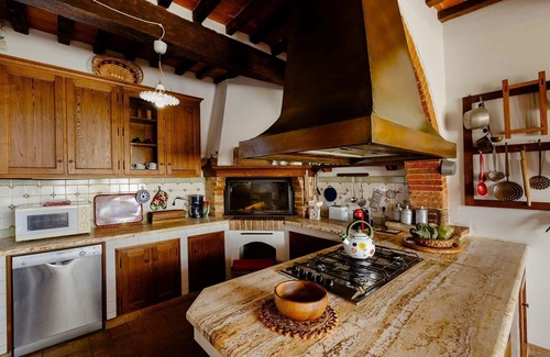 Torrita di Siena Villa | Stunning private villa for 11 people with WIFI, private pool and TV, close to Montepulciano