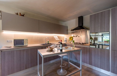Bossolasco House | Stunning private villa for 6 people with WIFI, private pool, TV, patio and pets allowed