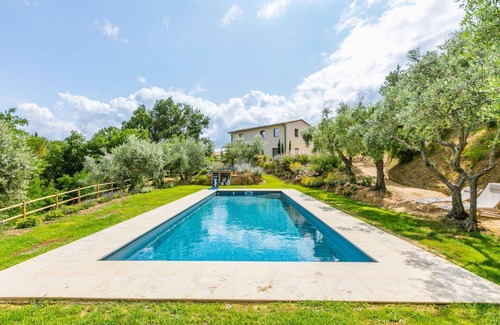 Montisi Villa | Stunning private villa for 6 guests with A/C, WIFI, private pool, TV and patio