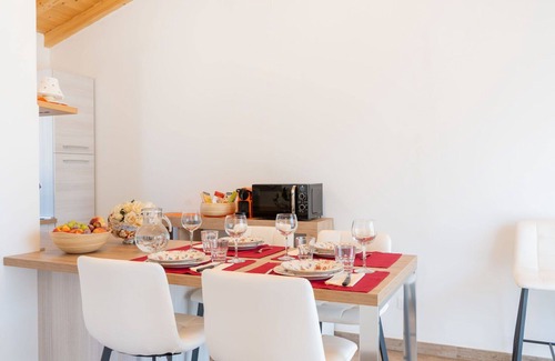 Vetralla House | Stunning private villa for 3 guests with A/C, pool, WIFI, TV, pets allowed and panoramic view