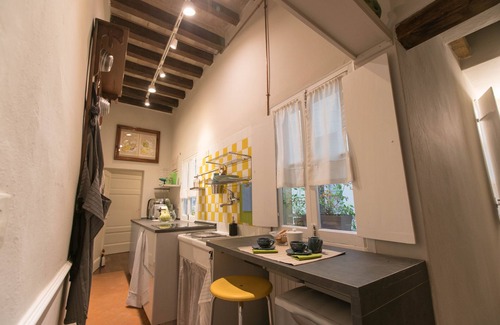 Parma City Centre House | The balcony of the Angiol d'Or
