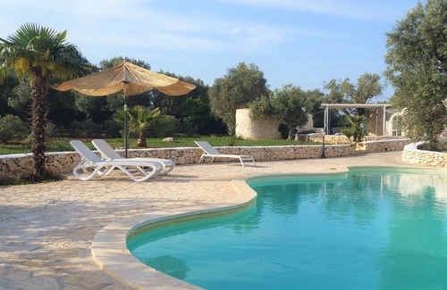 Ostuni House | Trulli Collina della Pace, private pool, terrasses, veranda, BBQ, garden, olives