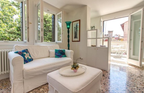 Dorsoduro Apartment | Ve N I Ce Cera C'à Belle Arti