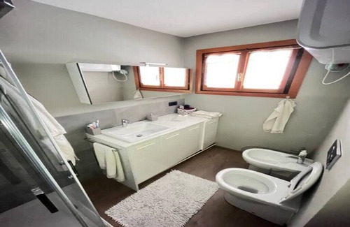 Sauze d'Oulx Apartment | Vicino seggiovia, totalmente attrezzato, campo da tennis estivo