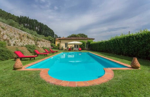 Badia Cantignano Villa | Villa ∙ 11 bedrooms ∙ 22 guests