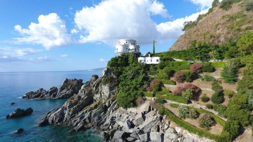 Caminia Villa | Villa Alcado
