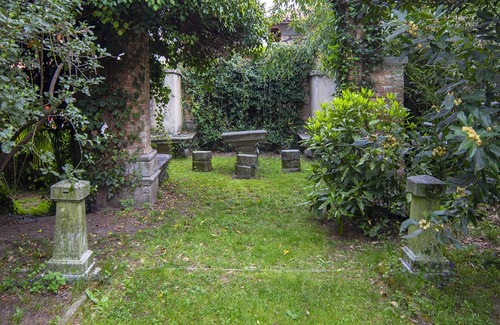 Azzate Apartment | Villa Berla. Frescoed Flat