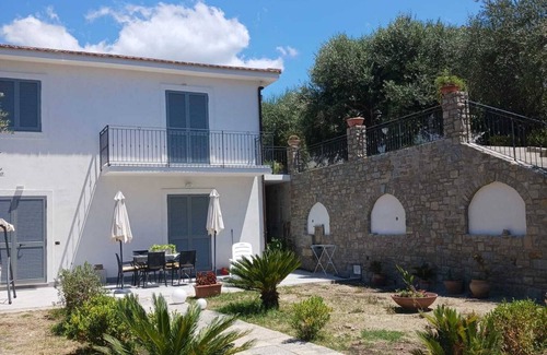 Perdifumo Villa | Villa between olive groves and the sea