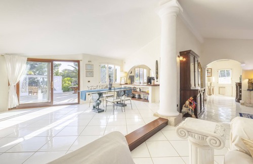 Quartu Sant'Elena Villa | Villa 'Riví' with Sea View, Wi-Fi and Air Conditioning