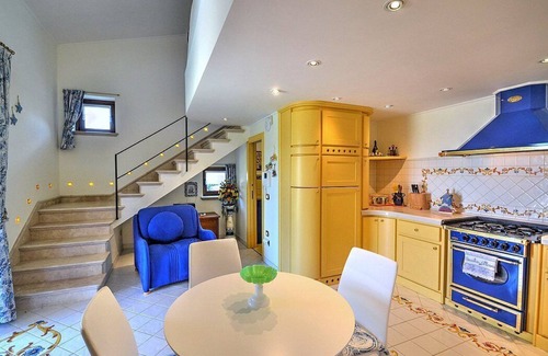 Castellabate House | Villino Brianna: A characteristic cottage which faces the sun and the sea, with Free WI-FI.
