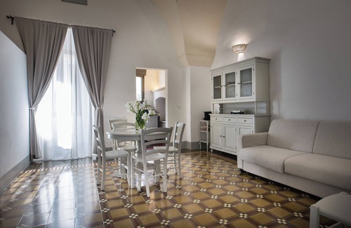 Matino Apartment | Windows on Rome Street - Adriana