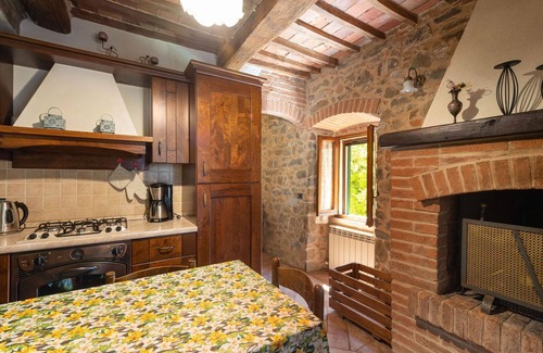 Montorgiali House | Wonderful private villa for 5 people with WIFI, A/C, hot tub, TV, patio and pets allowed