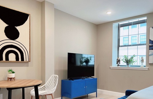 Logan Square Apartment | 仙粉黛 | Zinfandel Studio at City Hall