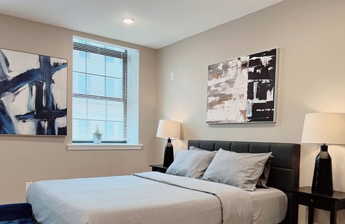 Logan Square Apartment | 仙粉黛 | Zinfandel Studio at City Hall