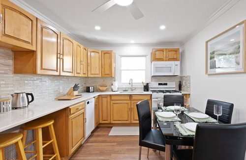 North Brunswick House | 1.5 mi to Rutgers University, RWJ, Saint Peter's, Pet Friendly, Laundry, Parking
