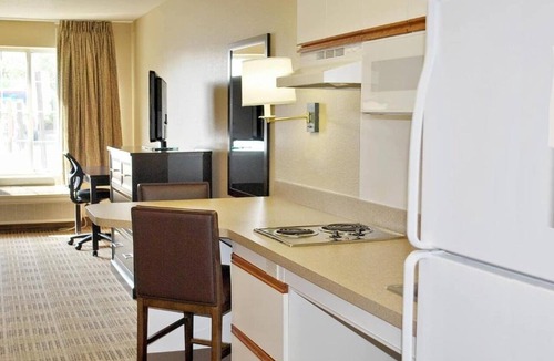 Memphis Apartment | 1 King Bed | Non-Smoking, Kitchen