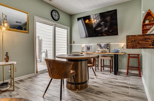 Wayne House | 1 Mi to Eagle Creek Res: Family-Friendly Indy Home