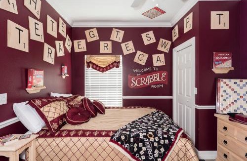Clermont Villa | 10 Acre Lakefront Game House - Sleep Upto 45