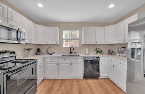Mount Mourne House | 10 Min Walk to DT Davidson|Game Room|Firepit|Pets