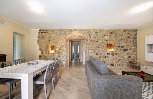 Albisano Apartment | 100 m² Apartment ∙ 2 bedrooms ∙ 4 guests