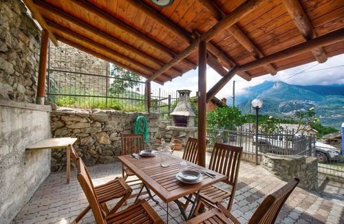Moron House | 100 m² House ∙ 3 bedrooms ∙ 6 guests
