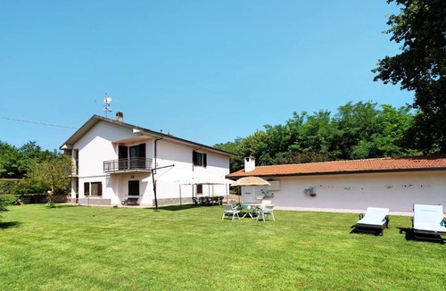 Angera House | 100 m² House ∙ 3 bedrooms ∙ 6 guests