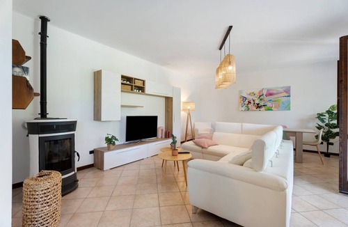 Angera House | 100 m² House ∙ 3 bedrooms ∙ 6 guests