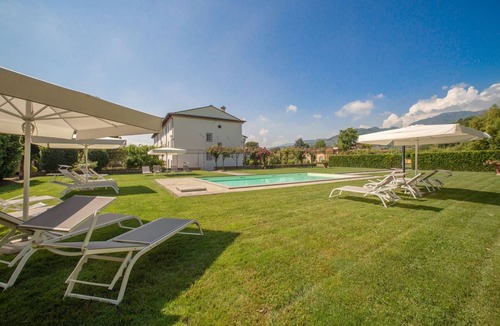 Capannori Villa | 1000 m² Villa ∙ 9 bedrooms ∙ 18 guests
