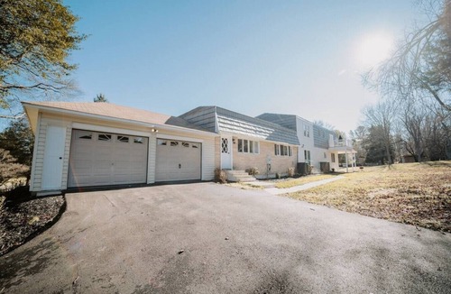 Great Falls House | 10BR Estate for 24 | Game Room + Pool Table