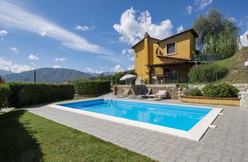 Villa Collemandina Villa | 150 m² Villa ∙ 4 bedrooms ∙ 7 guests