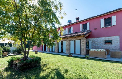 Fossombrone Villa | 170 m² Villa ∙ 6 bedrooms ∙ 16 guests