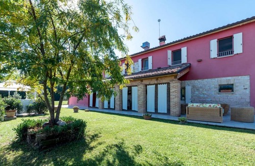 Fossombrone Villa | 170 m² Villa ∙ 6 bedrooms ∙ 16 guests