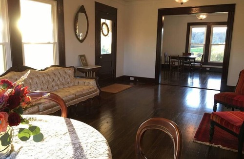 Southmont House | 1901 Farmhouse peaceful nature experience