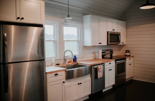 Southmont House | 1901 Farmhouse peaceful nature experience
