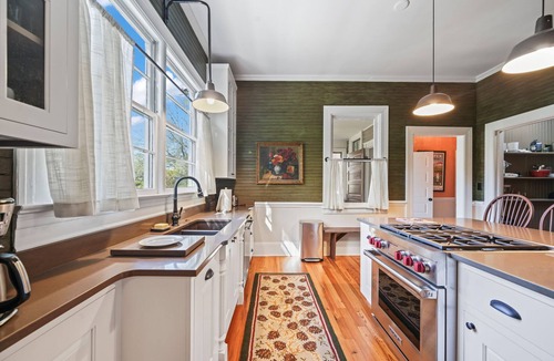 Aberdeen House | 1909 Restored Victorian in the heart of Aberdeen - Available for US Open