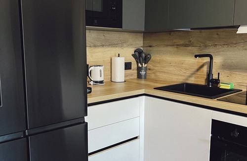 Savio Apartment | 1BR Apt Sofa Bed Sleeps 4 Free Parking