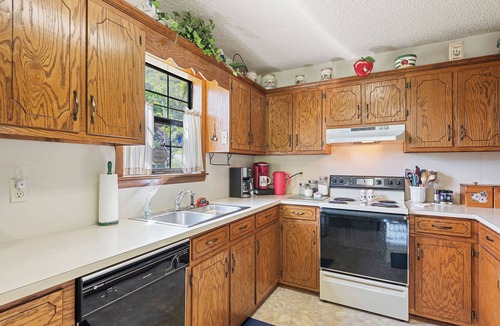 Maggie Valley Cabin | 2 BD 2 BA Cozy, Single LV Cabin, Views, Covered Porch
