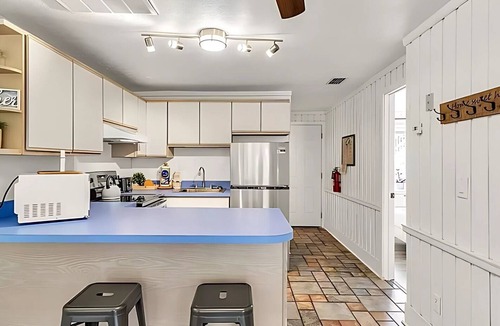 Clermont Condo | 2 BR/2 bath Clermont cottage w/Heated Olympic Pool/basketball/lake access