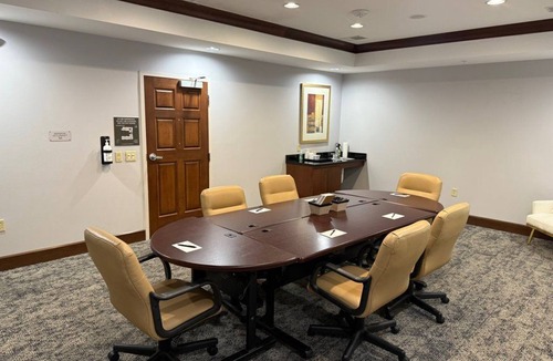 Oconomowoc Apartment | 2-BR Suite w/King & Double Beds + Kitchen