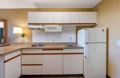 Eagan Apartment | 2 Full Beds | Mobil Access Tub Nsmk Kitchen