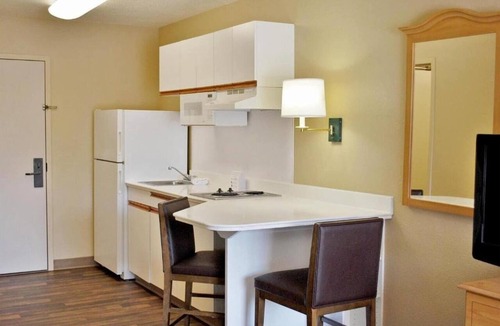 Eagan Apartment | 2 Full Beds | Mobil Access Tub Nsmk Kitchen